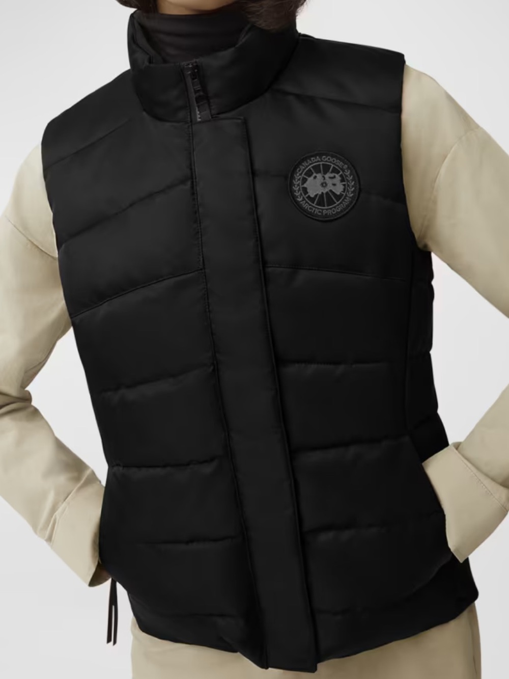 Canada goose women’s black freestyle zip vest M